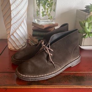 Clarks suede desert boot M sz 9.5 + 10, brown